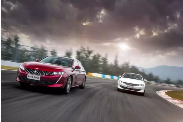 路面是黃虛線時 超車要注意什么！